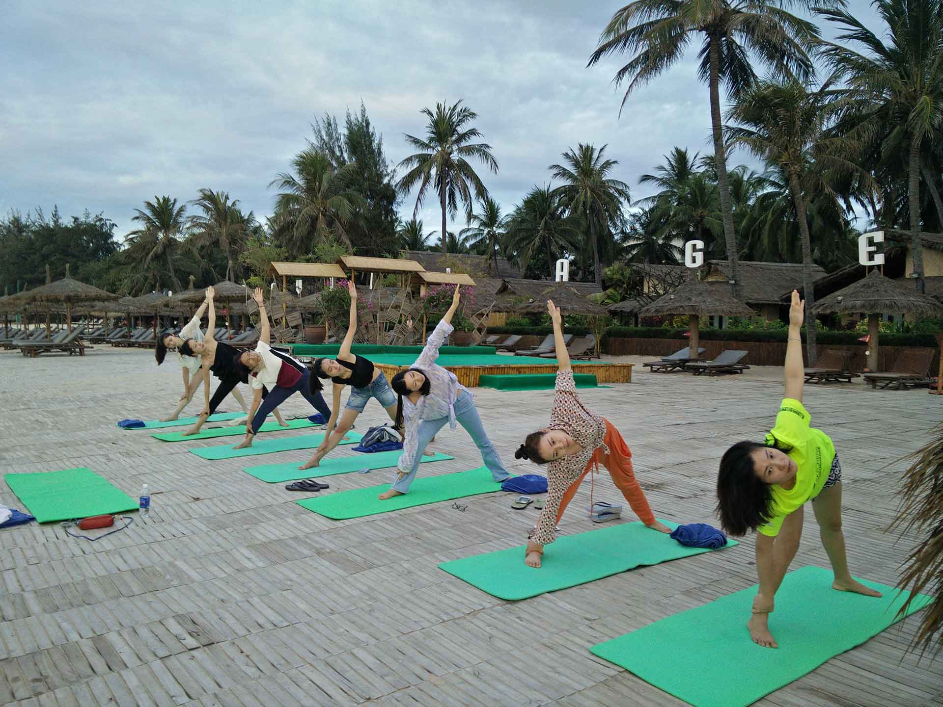 Yoga-Kompaktkurs und intuitive Massage